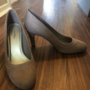 X-appeal taupe heels - Size 9